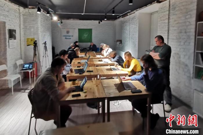 你好杯中俄线上围棋赛正式开启：两国棋手同场