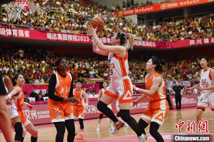 坎贝奇复出助四川女篮在WCBA总决赛第四场击败内
