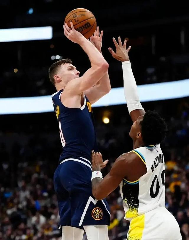 布劳恩低迷拖累掘金季后赛前景 续约合同面临考