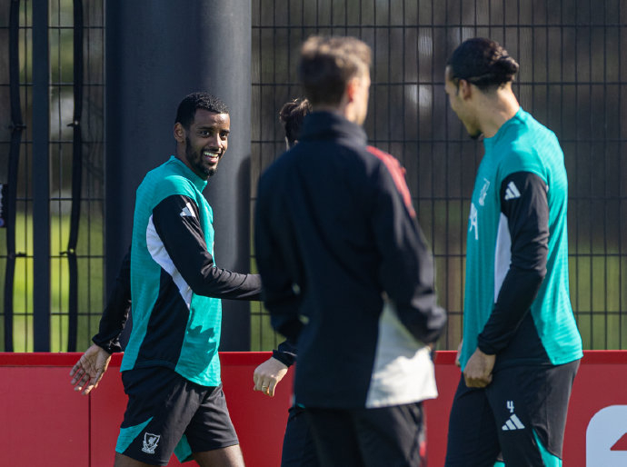 欧冠关键战备战：伤病困扰与信心满满并存