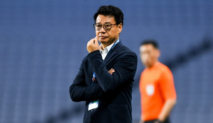 申花三轮仅一胜斯卢茨基遭质疑 李可复出或助球