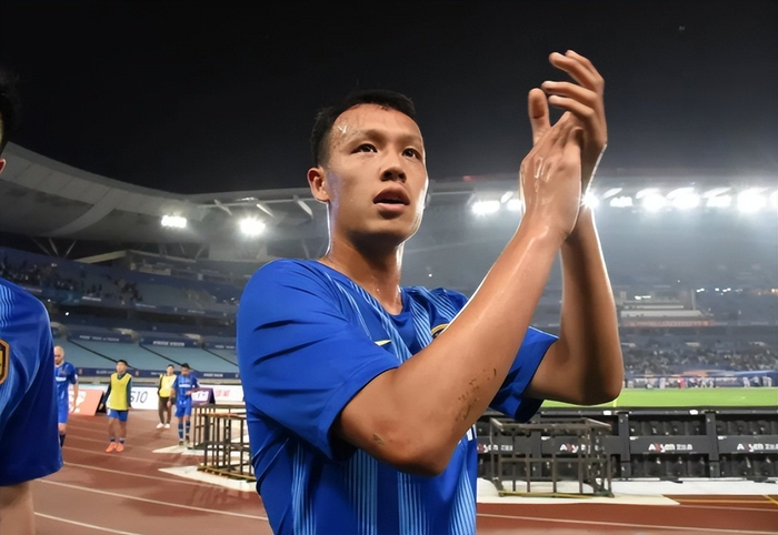 申花三轮仅一胜斯卢茨基遭质疑 李可复出或助球