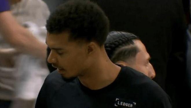 约基奇三双文班亚马缺席 马刺遭掘金20分逆转