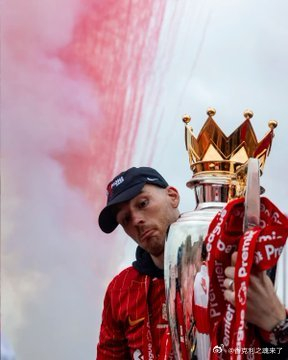 查理·亚当盛赞罗伯逊：传奇左卫的非凡征程