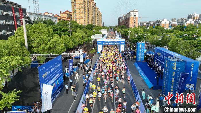 长江沿岸热潮再起：湖北江陵首届长江半程马拉