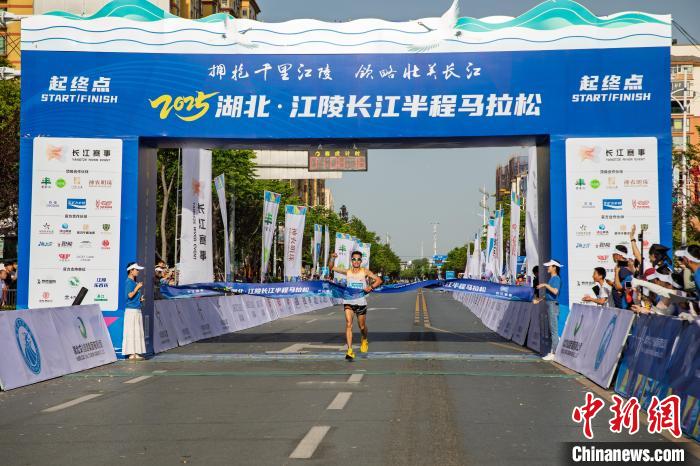 长江沿岸热潮再起：湖北江陵首届长江半程马拉